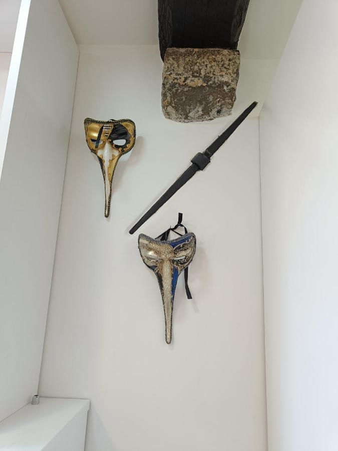 Le Maschere Di Palazzo Rosso. * Genua